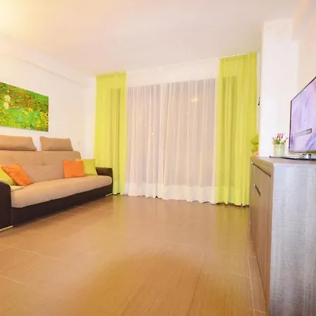 Apartamento Parque Royal 1 *